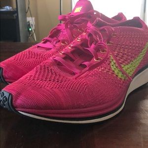 Men’s Flyknit Racer Fireberry size 12